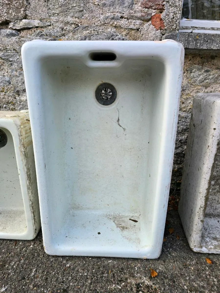 Selection of old sinks - Image 4