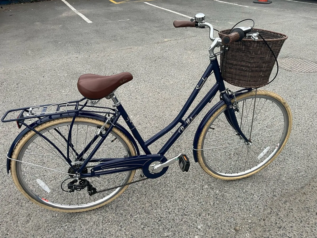 Retro Town Cruiser - Image 1