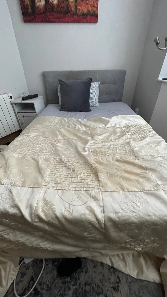 Bed and mattress - Image 2