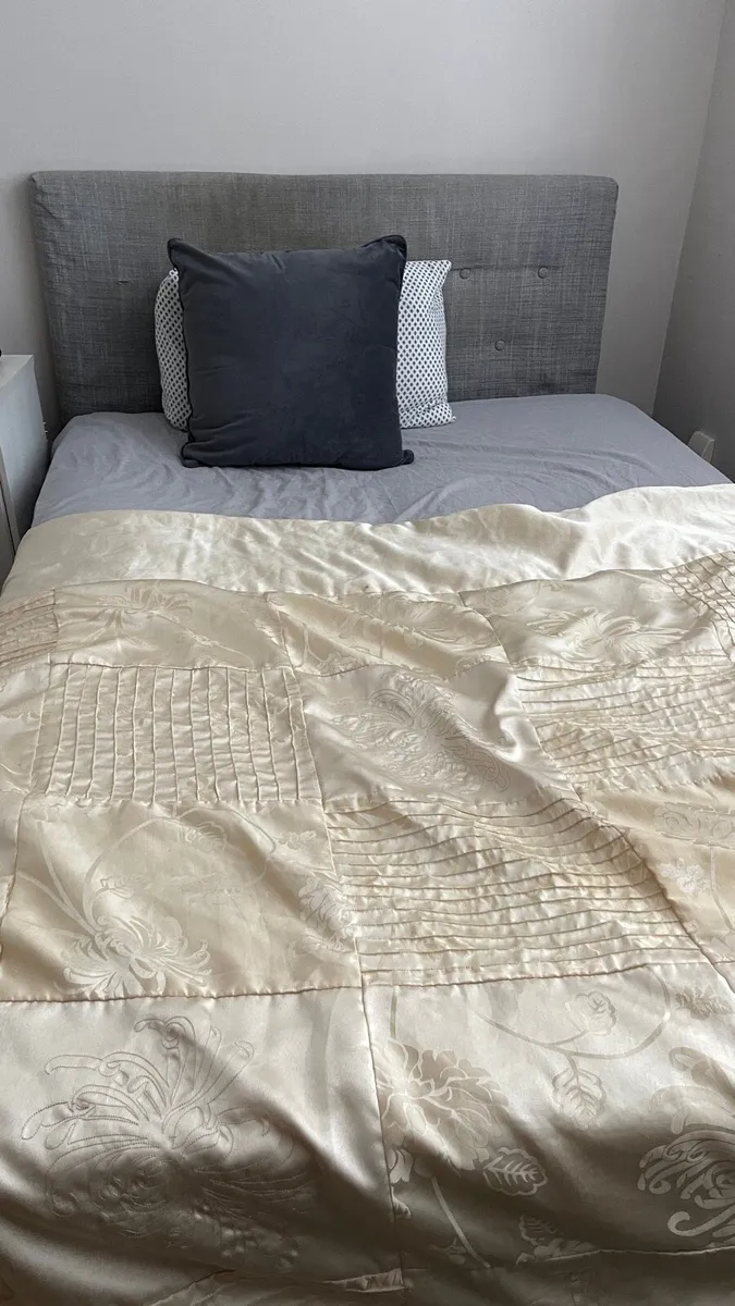 Bed and mattress - Image 4