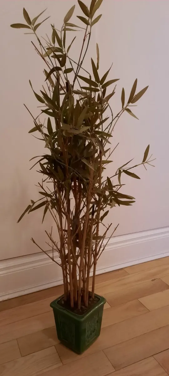 Artificial plant- approx 3 ft high - Image 1