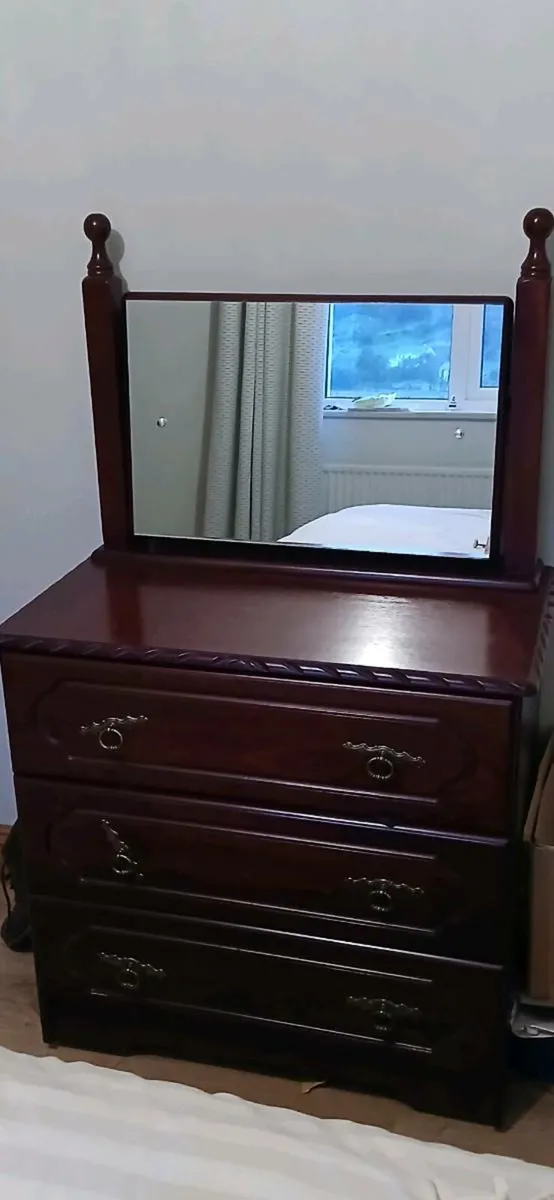 Bedroom furniture - Image 2