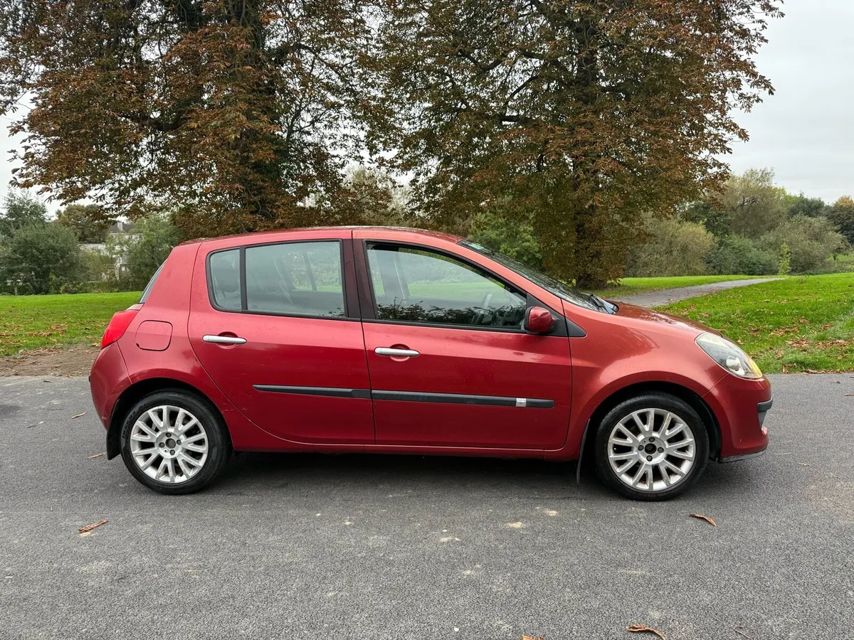 Renault Clio AUTOMATIC NCT 1/27 - Image 2