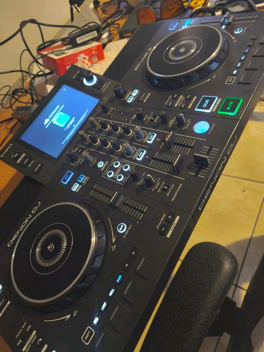 Denon sclive2 decks with built in speakers WiFi - Image 1
