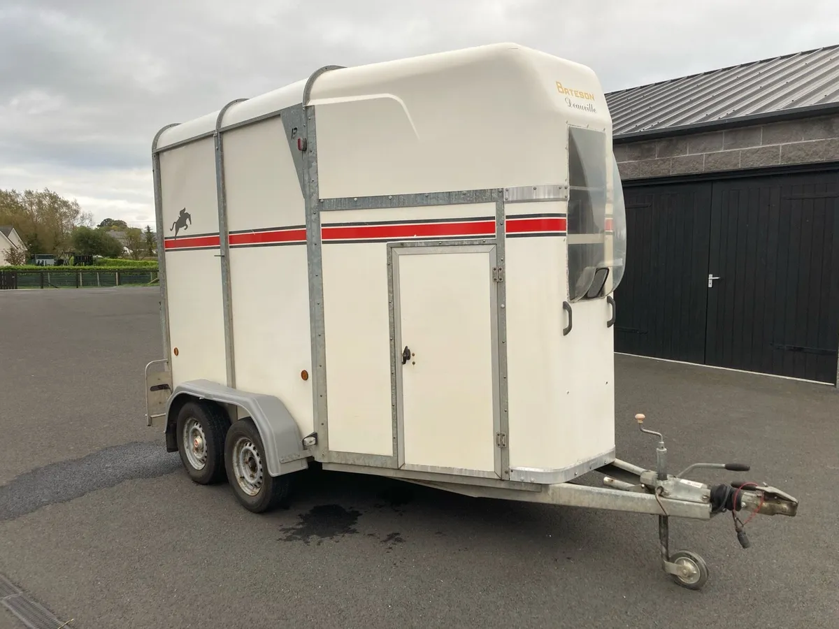 Bateson Deavzille Horse Box - Image 1
