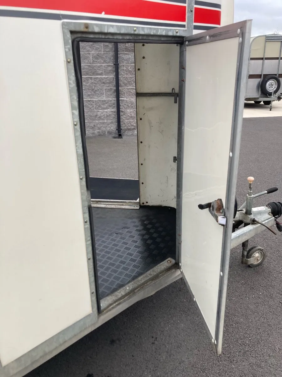 Bateson Deavzille Horse Box - Image 3