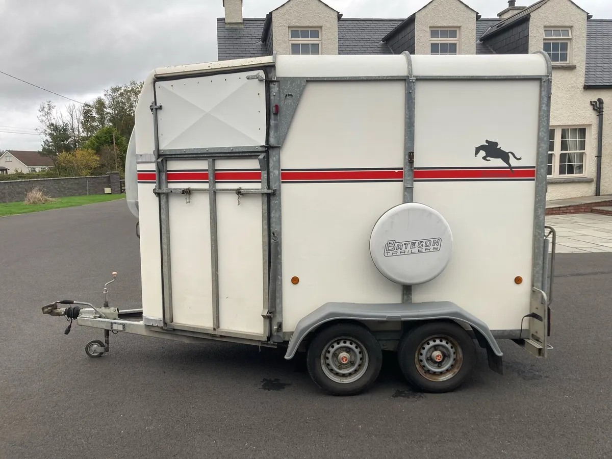 Bateson Deavzille Horse Box - Image 1