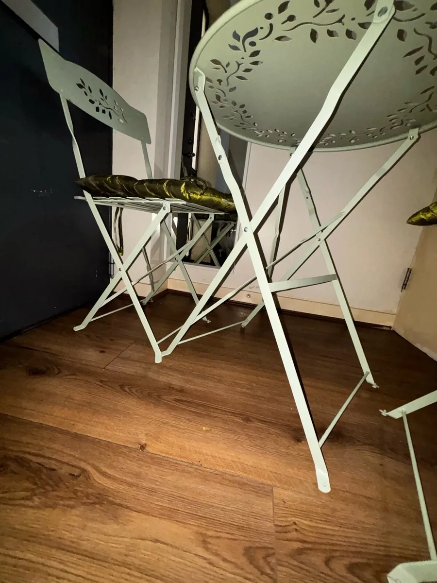 Table and chair bistro set - Image 4