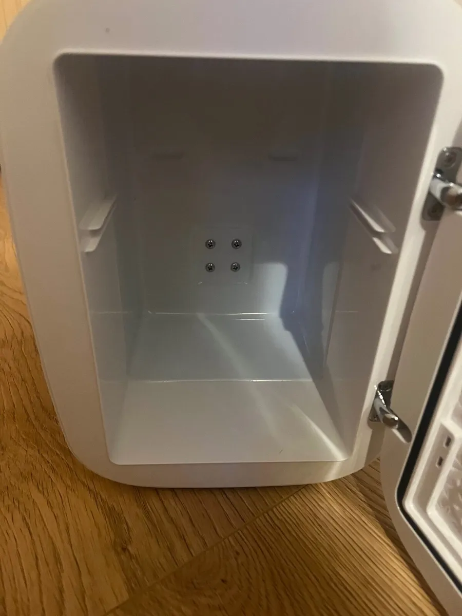 Mini Fridge - Image 4