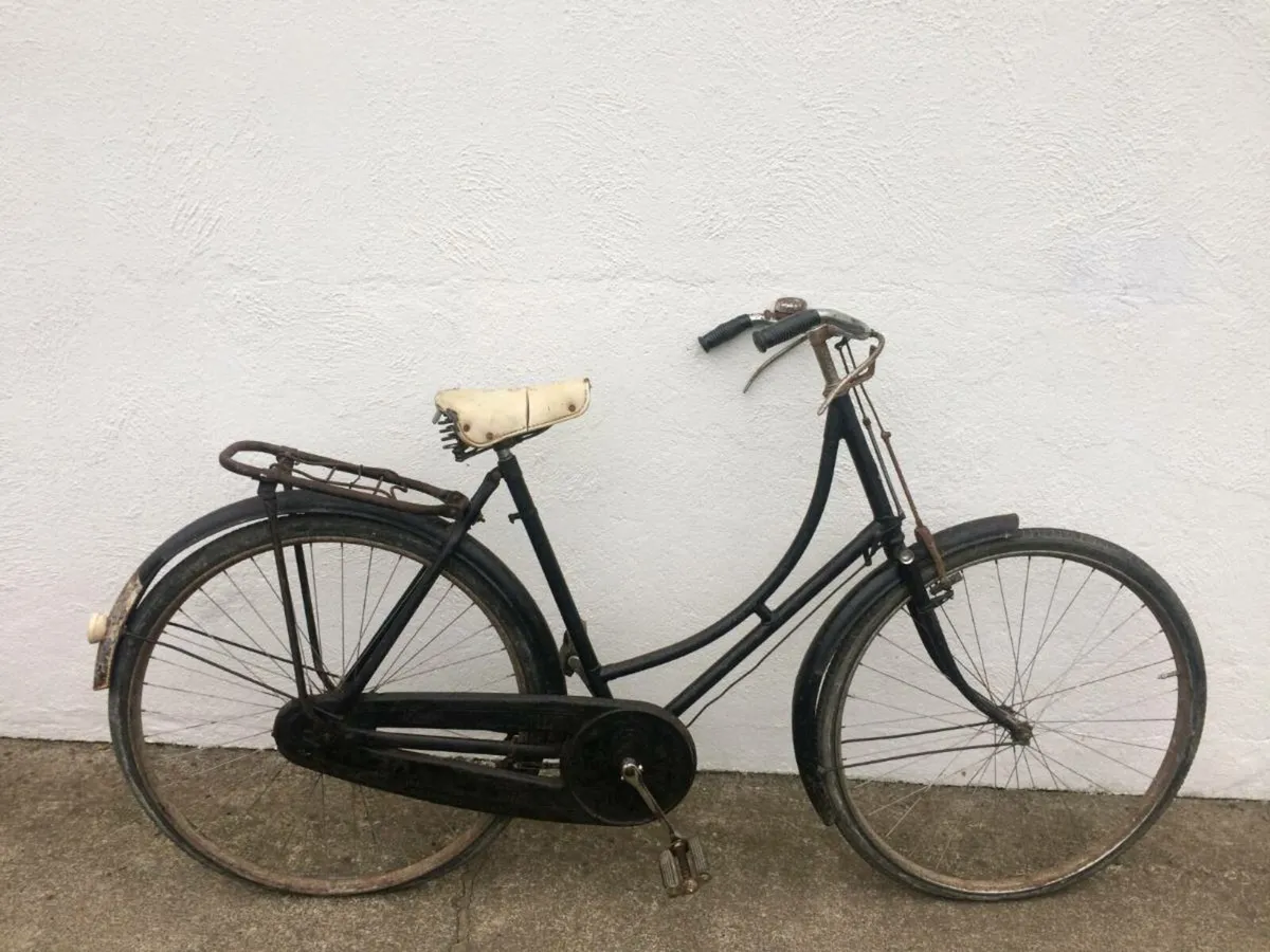 High Nelly Black Raleigh Bicycle - Image 1