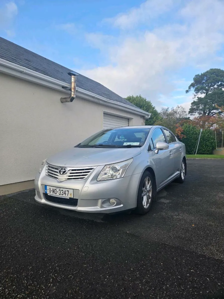 2011 Toyota Avensis - Image 1