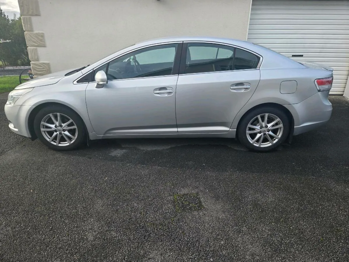 2011 Toyota Avensis - Image 2