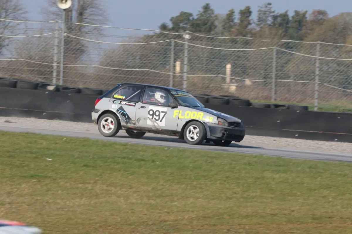 Ford Fiesta Zetec - Image 4