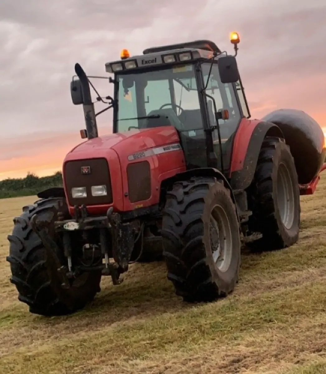 Massey Ferguson 8220 - Image 1