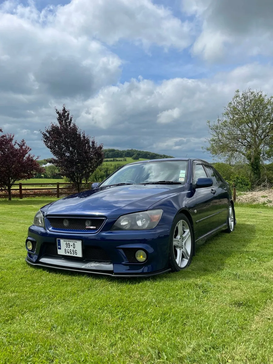 Toyota altezza - Image 1
