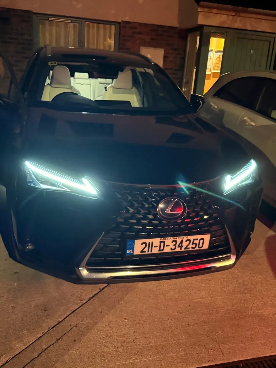211 Lexus UX 250h - Image 3