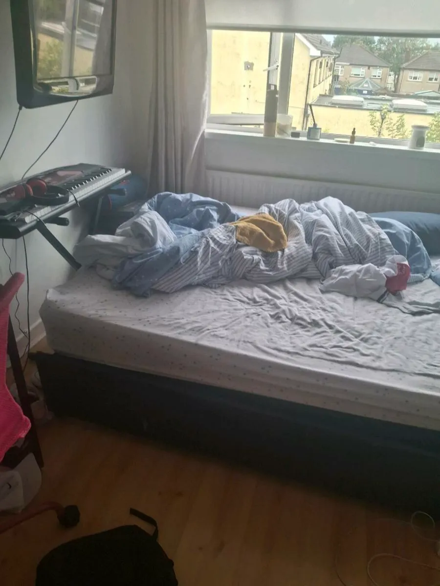 Kingsize bed and matress - Image 1