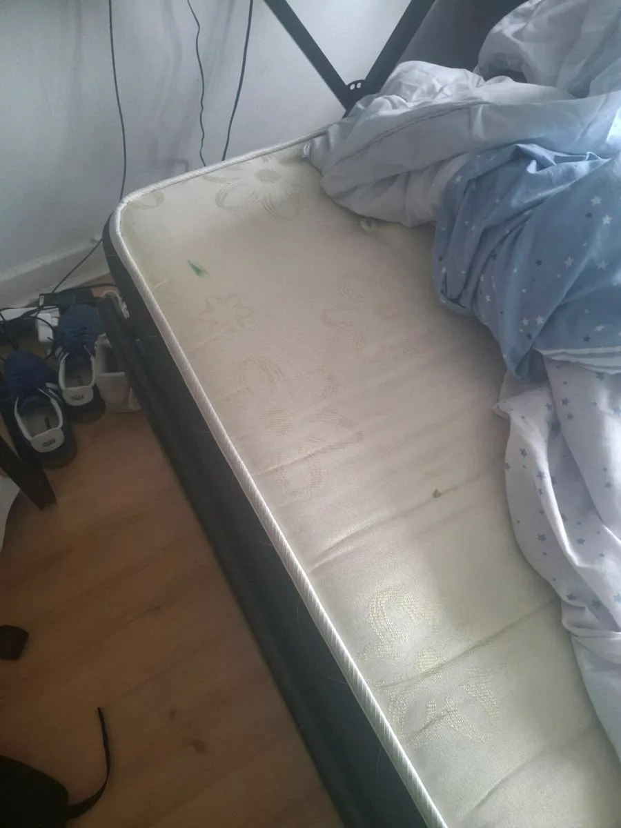 Kingsize bed and matress - Image 3