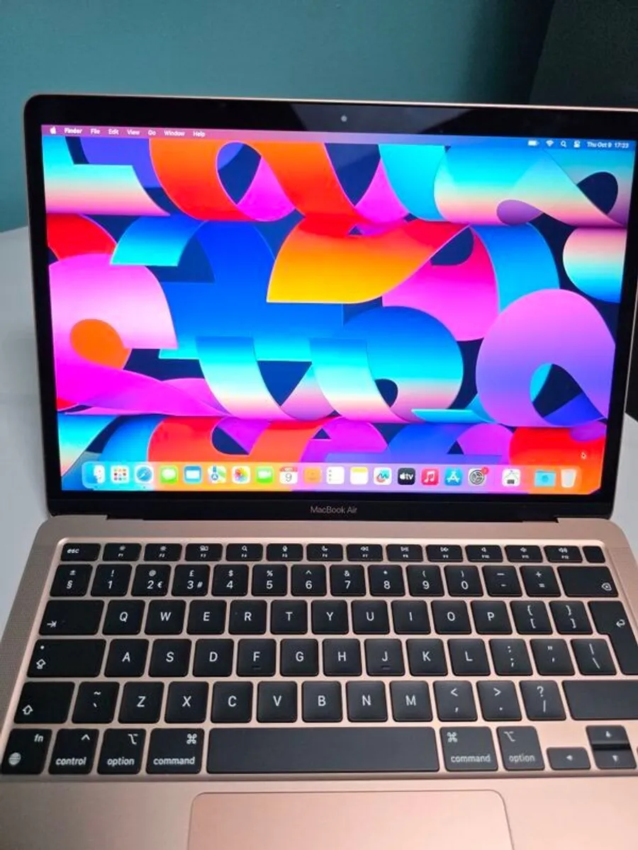 Apple Macbook Air M1 2020 - Image 1