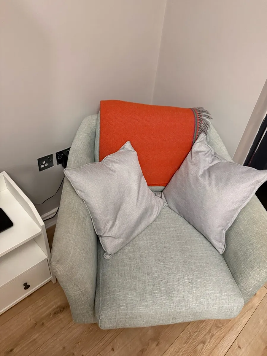 Couch - Image 2