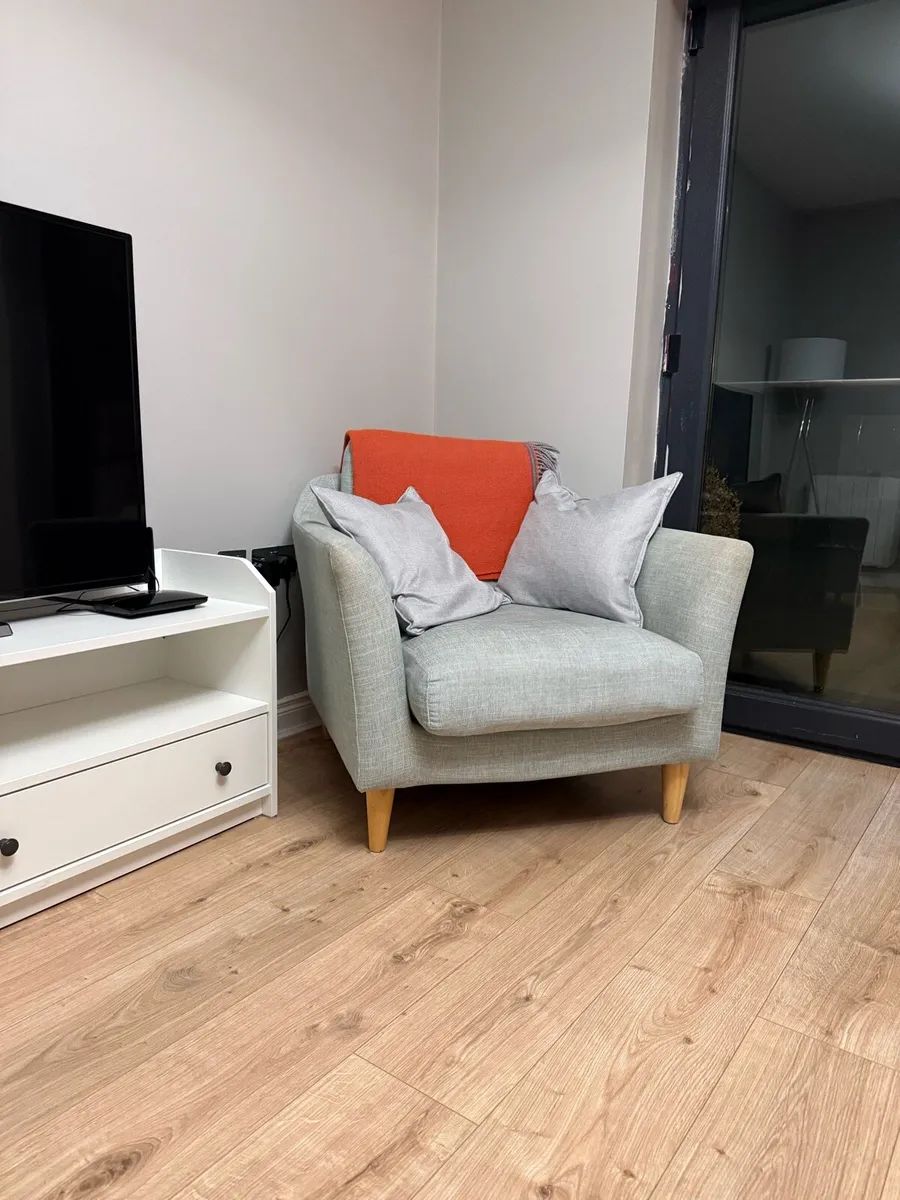 Couch - Image 3