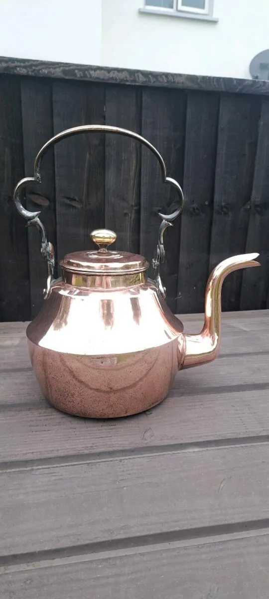Old  early  type copper kettle - Image 1