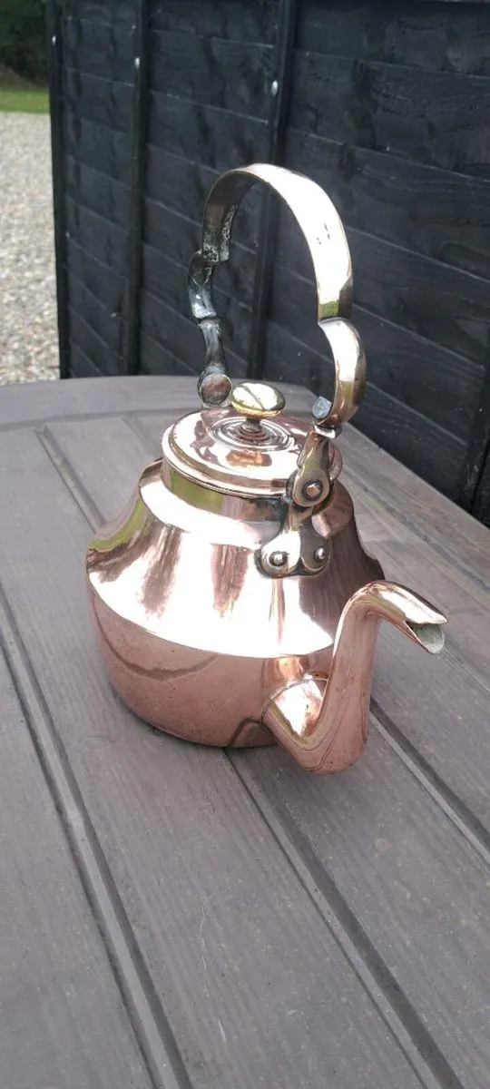 Old  early  type copper kettle - Image 2