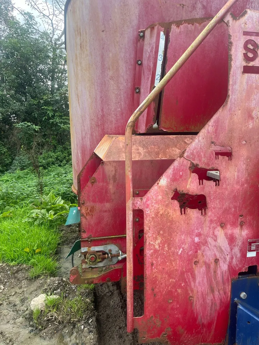 Tub feeder - Image 1