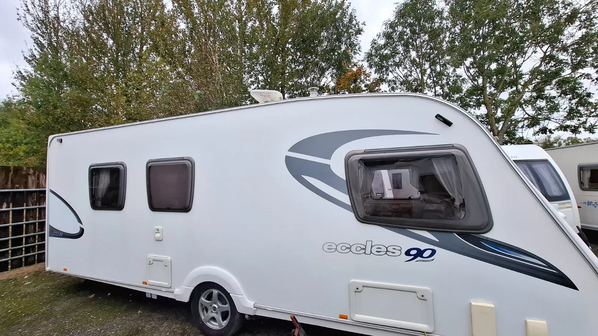 Sterling Eccles Island bed caravan - Image 2