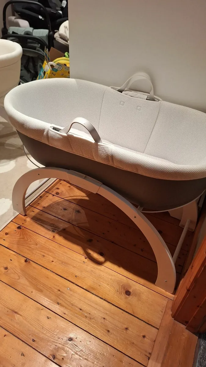 Shnuggle baby moses basket x2 - Image 1