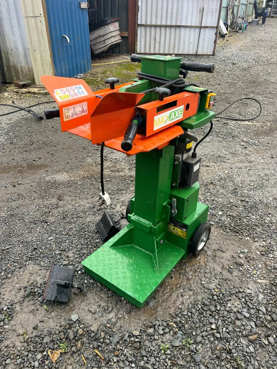 10 TON LOG SPLITTER - Image 1