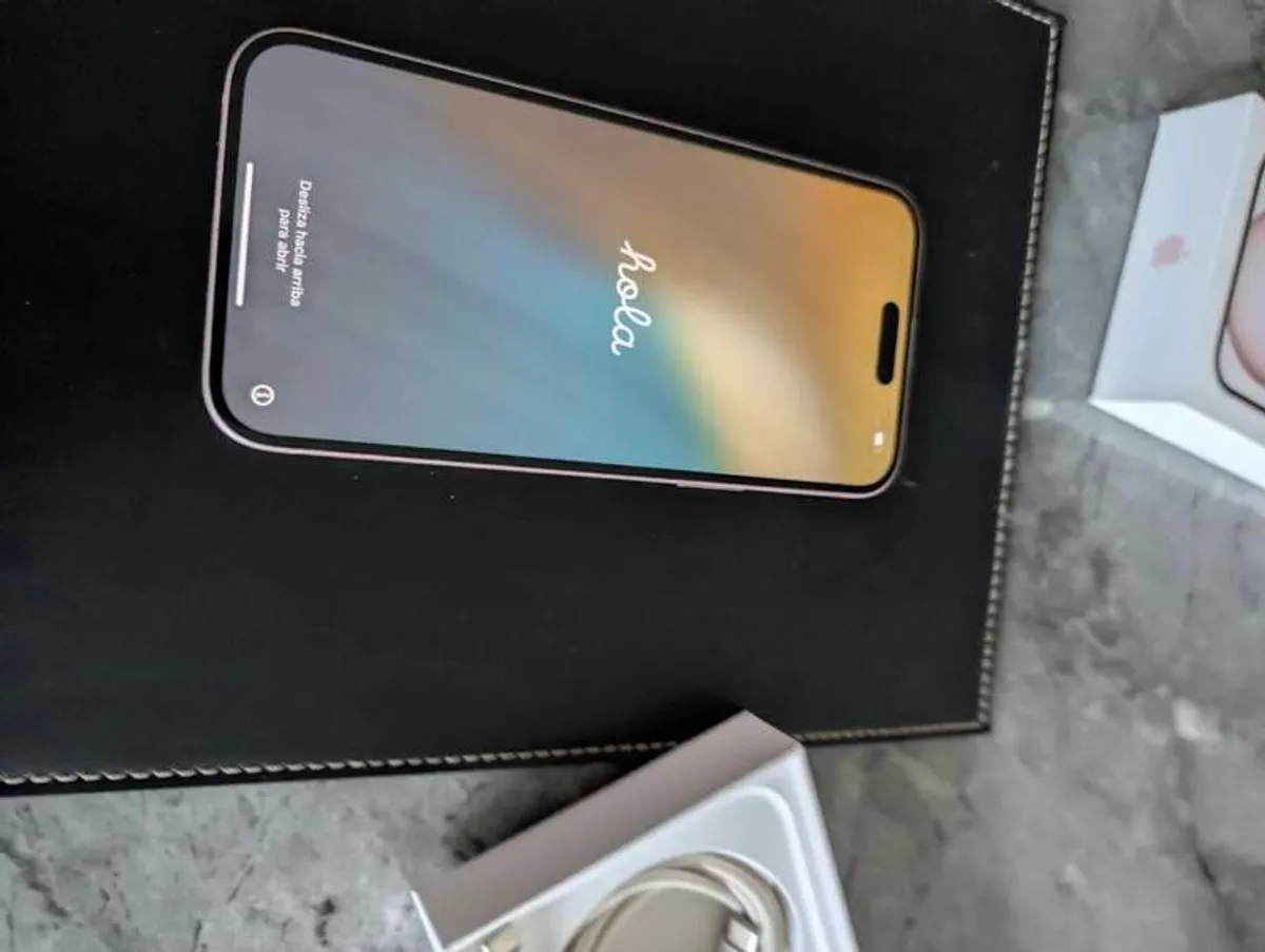 iPhone 15 Plus - Image 2