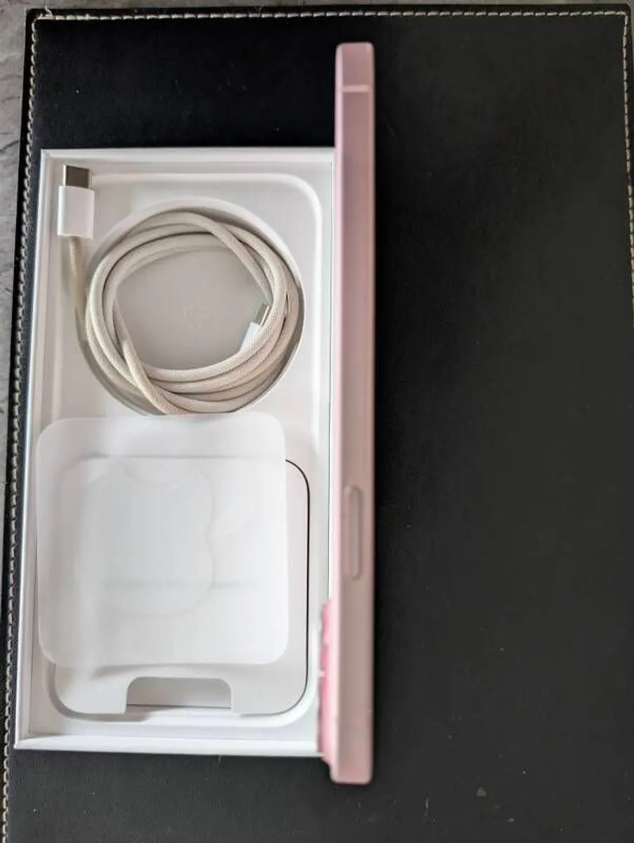 iPhone 15 Plus - Image 4