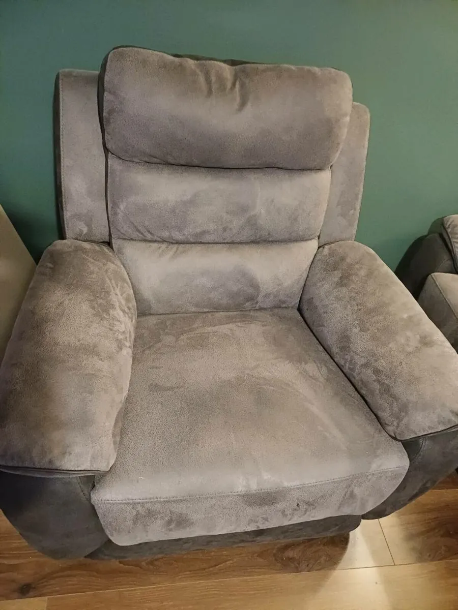 Recliner sofa and recliner armchair - Image 3