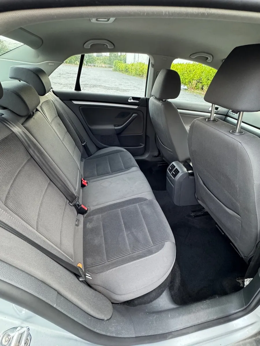 Volkswagen Jetta 2008 - Image 2