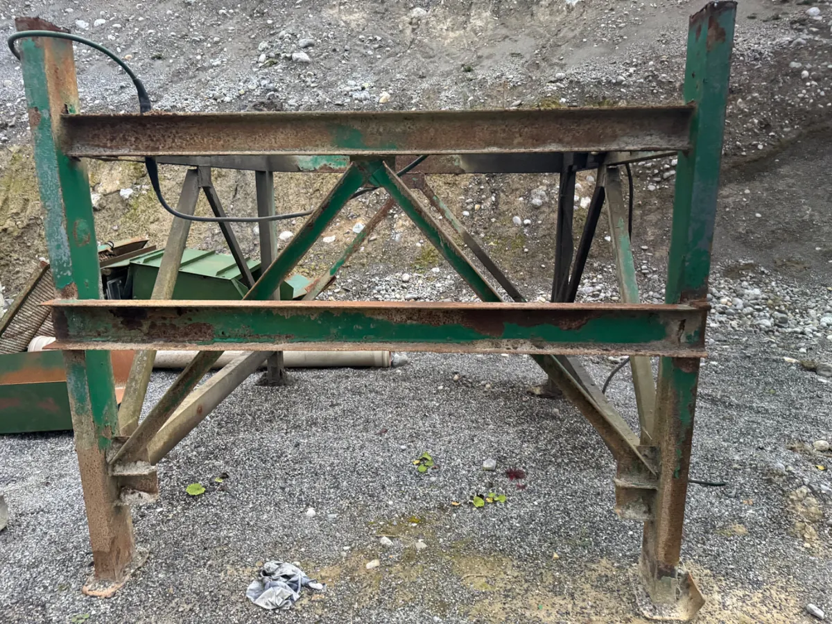 STEEL FRAME/STAND - Image 1