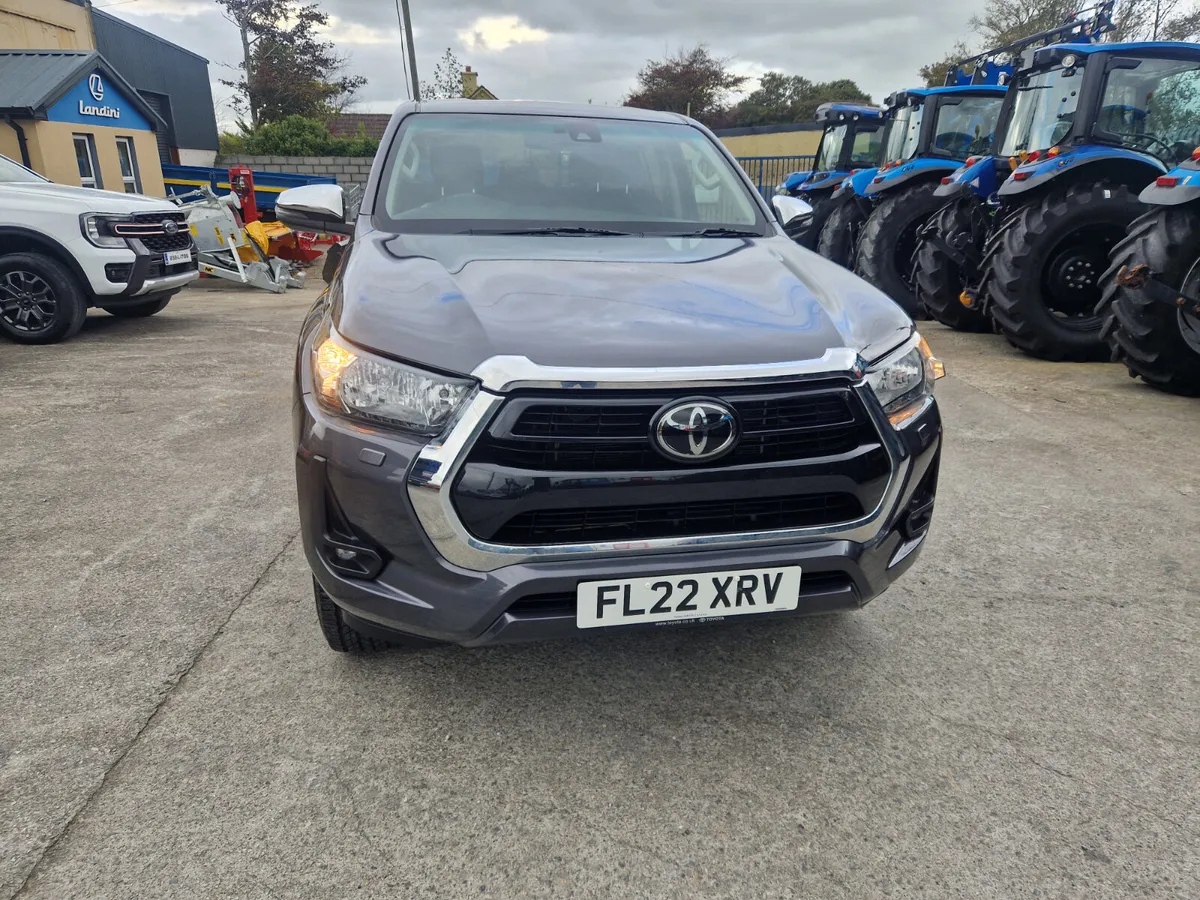 2022 Toyota Hilux - Image 2