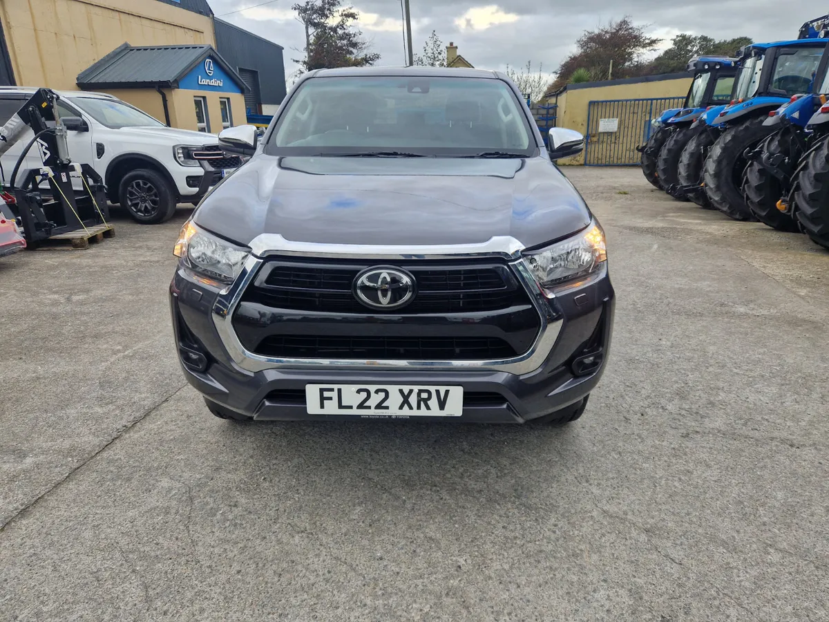 2022 Toyota Hilux - Image 3