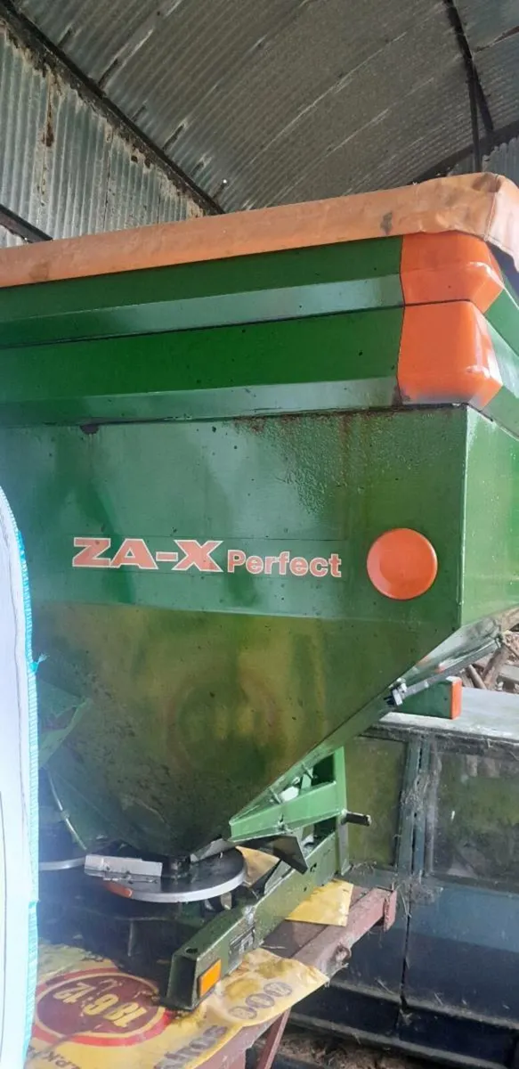 2 Ton Fertiliser Spreader - Image 2