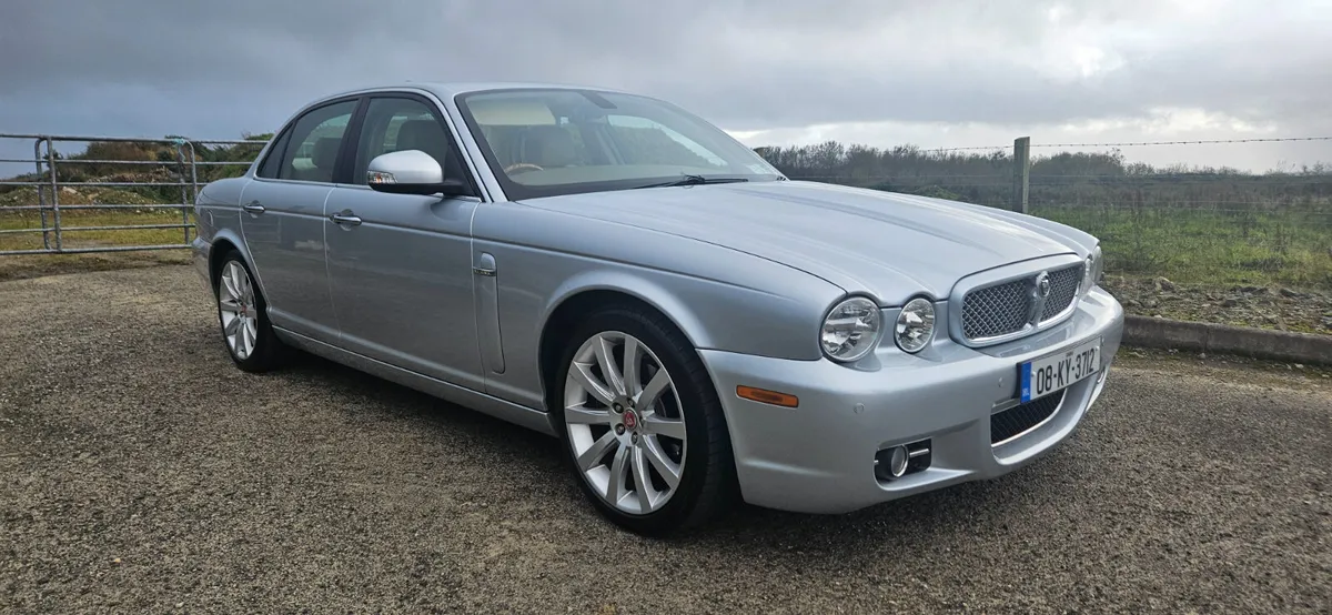 Jaguar XJ 3.0 v6 exec portfolio auto saloon - Image 4