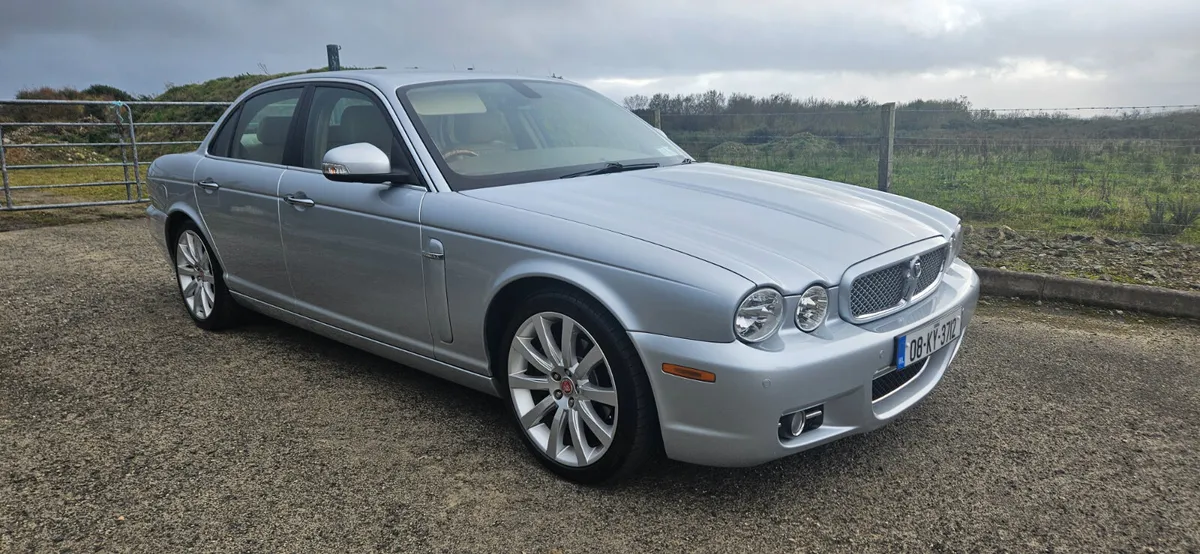 Jaguar XJ 3.0 v6 exec portfolio auto saloon - Image 3