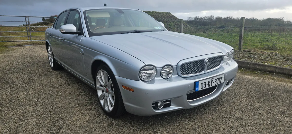 Jaguar XJ 3.0 v6 exec portfolio auto saloon - Image 2