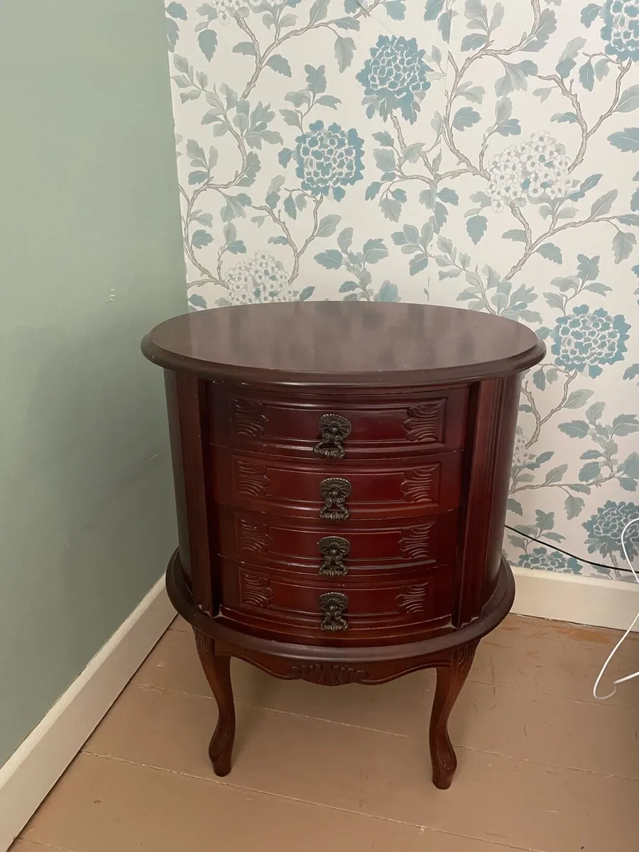 Antique oval mahogany side table - Image 1