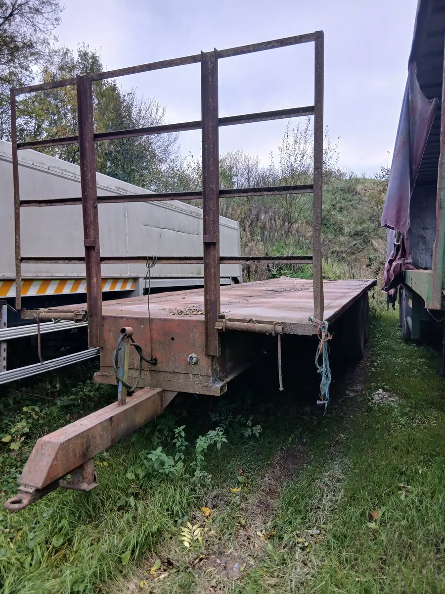 Bale trailer - Image 1