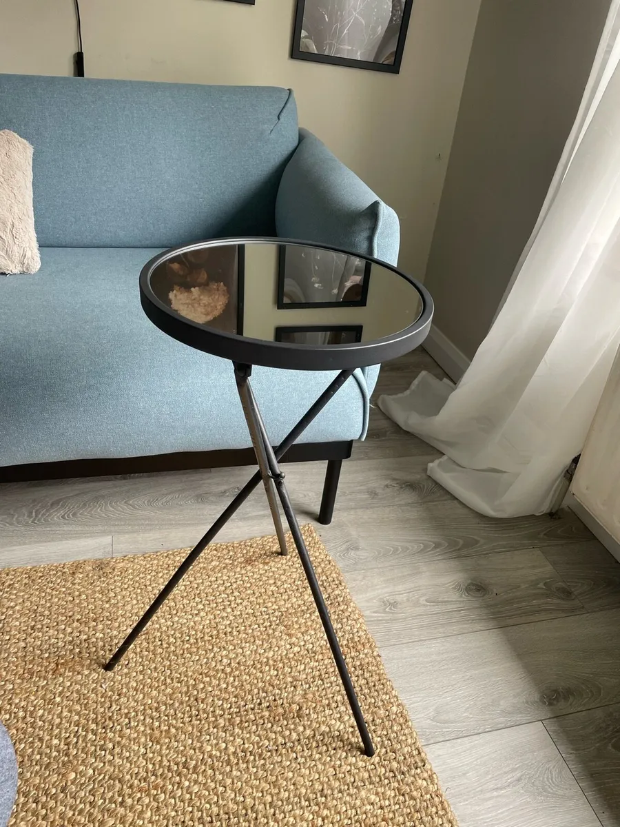 Side table with mirror top - Image 1