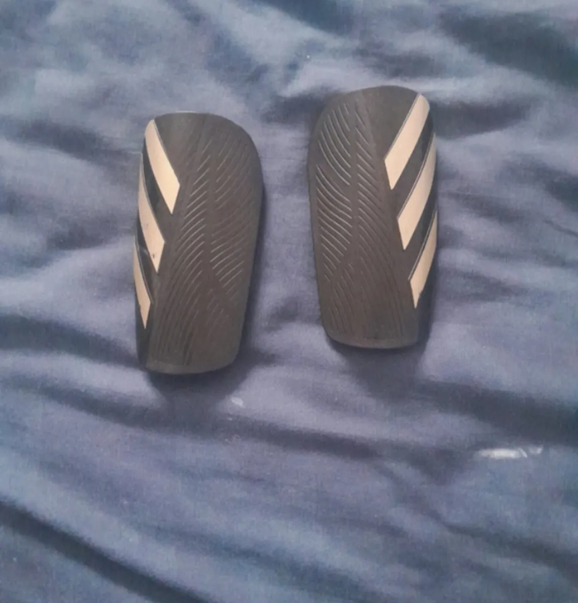 Football shin pads - Image 1