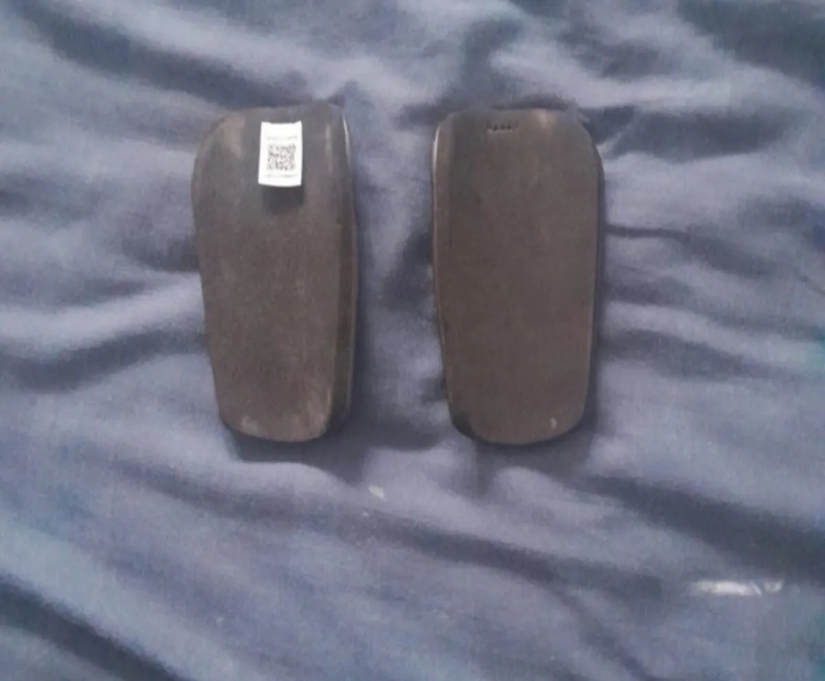 Football shin pads - Image 2