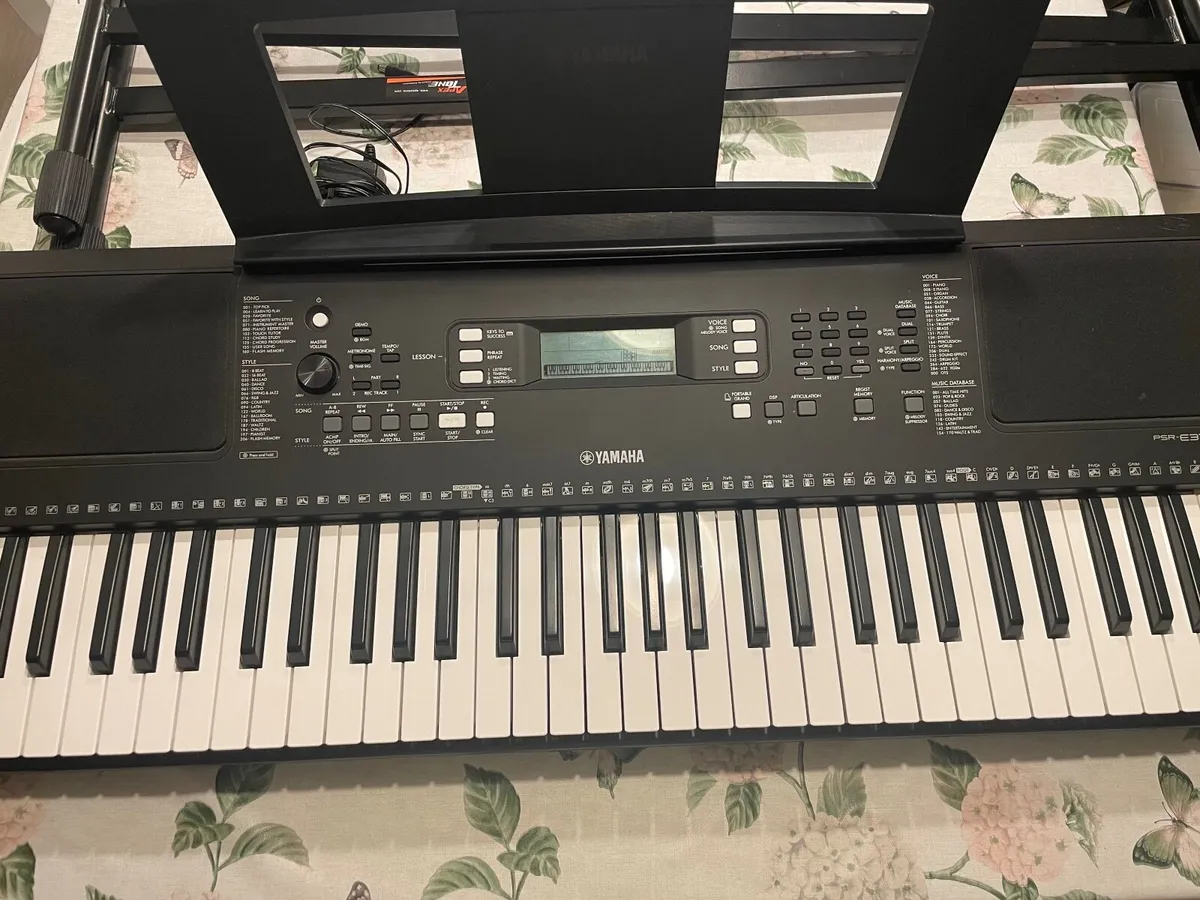 Yamaha PSR-E379 Keyboard - Image 3