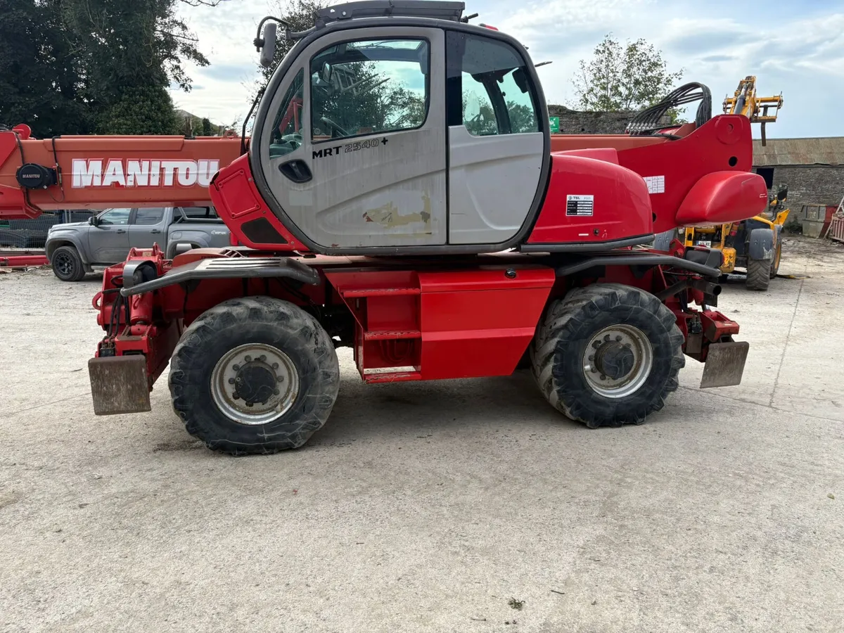 2015 Manitou MRT 2540 - Image 1