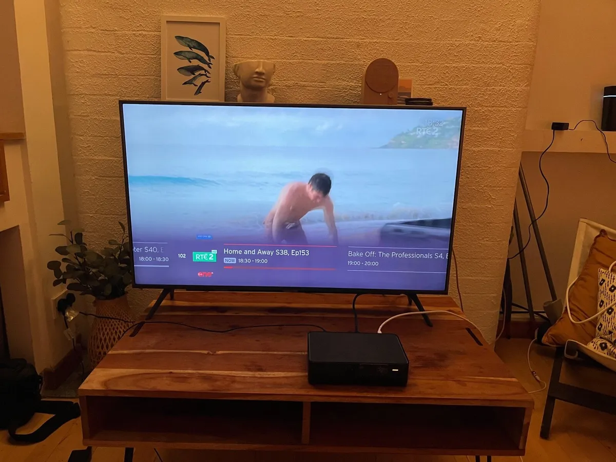 43” Samsung Smart TV - Image 4